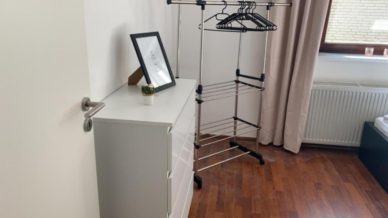 Zimmer In Wohnung Monteure Apartment Kuche Modern Enger Eksteriør bilde