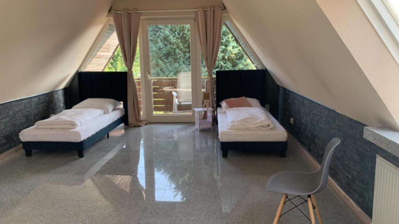 Zimmer In Wohnung Monteure Apartment Kuche Modern Enger Eksteriør bilde