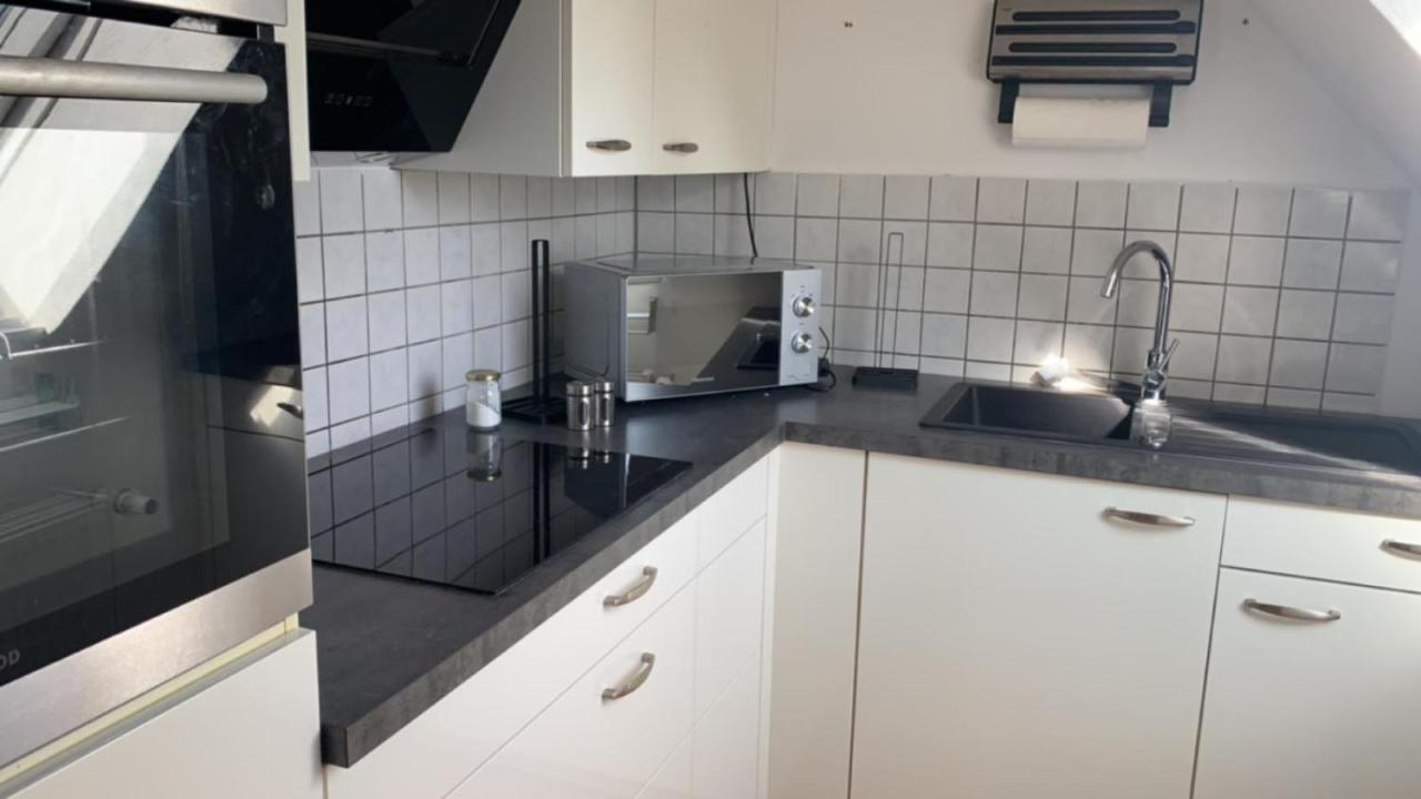 Zimmer In Wohnung Monteure Apartment Kuche Modern Enger Eksteriør bilde