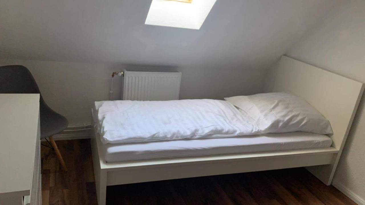 Zimmer In Wohnung Monteure Apartment Kuche Modern Enger Eksteriør bilde